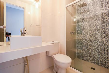 Apartamento à venda com 77m², 2 quartos e 2 vagas Apartamento à venda com 77m², 2 quartos e 2 vagasBanheiro social