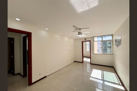 Sala de apartamento para alugar com 2 quartos, 70m² em Copacabana, Rio de Janeiro