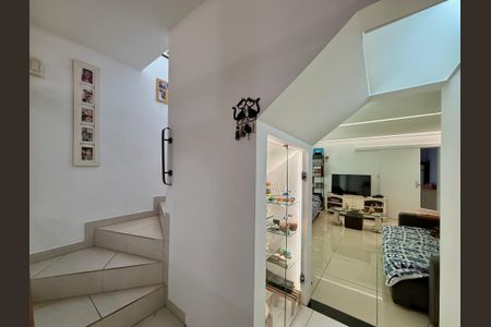 Casa à venda com 148m², 3 quartos e 2 vagas Casa à venda com 148m², 3 quartos e 2 vagasCorredor Sala