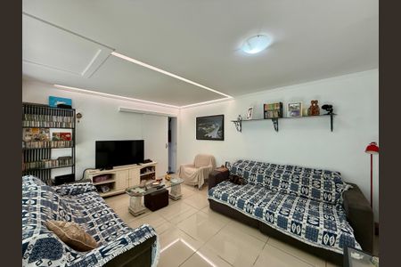 Casa à venda com 148m², 3 quartos e 2 vagas Casa à venda com 148m², 3 quartos e 2 vagasSala