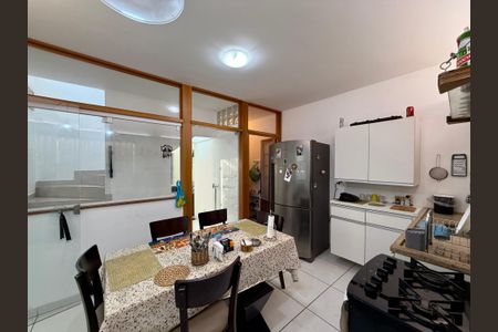 Casa à venda com 148m², 3 quartos e 2 vagas Casa à venda com 148m², 3 quartos e 2 vagasCozinha