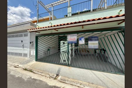 Casa à venda com 148m², 3 quartos e 2 vagas Casa à venda com 148m², 3 quartos e 2 vagasFachada