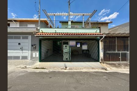 Casa à venda com 148m², 3 quartos e 2 vagas Casa à venda com 148m², 3 quartos e 2 vagasFachada