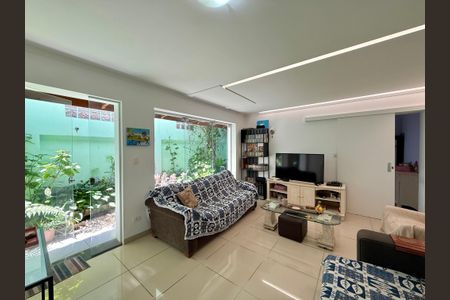 Casa à venda com 148m², 3 quartos e 2 vagas Casa à venda com 148m², 3 quartos e 2 vagasSala