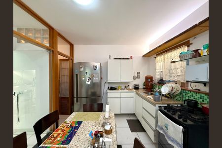 Casa à venda com 148m², 3 quartos e 2 vagas Casa à venda com 148m², 3 quartos e 2 vagasCozinha