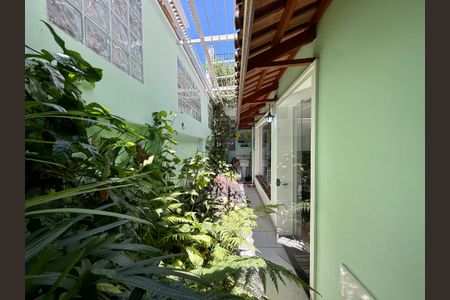 Casa à venda com 148m², 3 quartos e 2 vagas Casa à venda com 148m², 3 quartos e 2 vagasVaranda