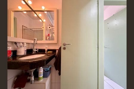 Casa à venda com 148m², 3 quartos e 2 vagas Casa à venda com 148m², 3 quartos e 2 vagasBanheiro Social