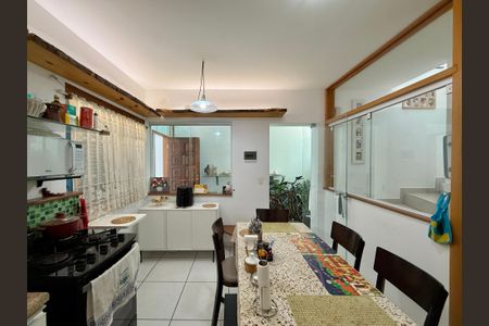 Casa à venda com 148m², 3 quartos e 2 vagas Casa à venda com 148m², 3 quartos e 2 vagasCozinha