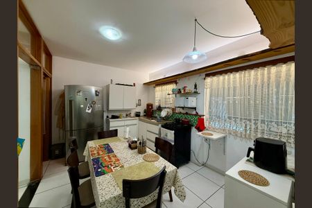 Casa à venda com 148m², 3 quartos e 2 vagas Casa à venda com 148m², 3 quartos e 2 vagasCozinha