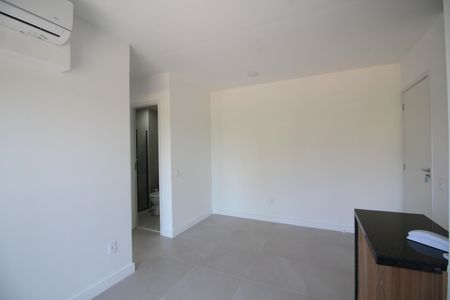 Sala de apartamento para alugar com 2 quartos, 45m² em Curicica, Rio de Janeiro