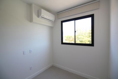 Quarto 1 de apartamento para alugar com 2 quartos, 45m² em Curicica, Rio de Janeiro