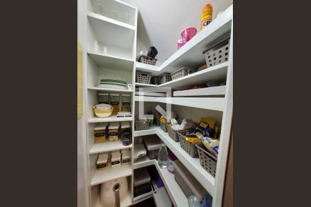 Apartamento à venda com 139m², 3 quartos e 2 vagas Apartamento à venda com 139m², 3 quartos e 2 vagasDespensa