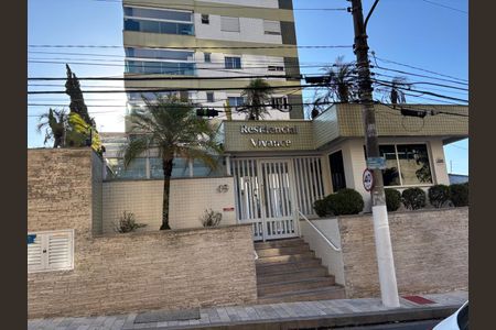 Apartamento à venda com 190m², 3 quartos e 3 vagas Apartamento à venda com 190m², 3 quartos e 3 vagasFachada e Portaria