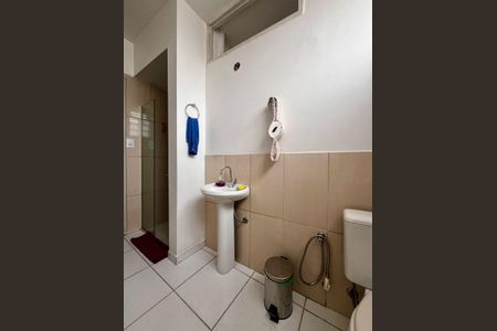 Banheiro de apartamento à venda com 3 quartos, 106m² em Centro, Campinas