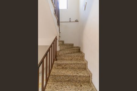 Casa à venda com 118m², 3 quartos e 2 vagasEscada