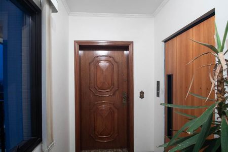 Apartamento à venda com 208m², 4 quartos e 2 vagas Apartamento à venda com 208m², 4 quartos e 2 vagasHall