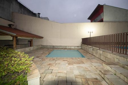 Apartamento à venda com 208m², 4 quartos e 2 vagas Apartamento à venda com 208m², 4 quartos e 2 vagasÁrea comum - Piscina