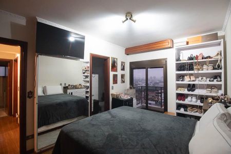 Apartamento à venda com 208m², 4 quartos e 2 vagas Apartamento à venda com 208m², 4 quartos e 2 vagasSuíte