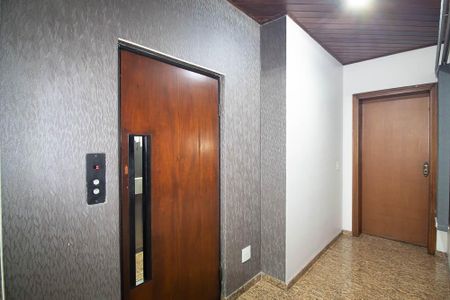 Apartamento à venda com 208m², 4 quartos e 2 vagas Apartamento à venda com 208m², 4 quartos e 2 vagasHall