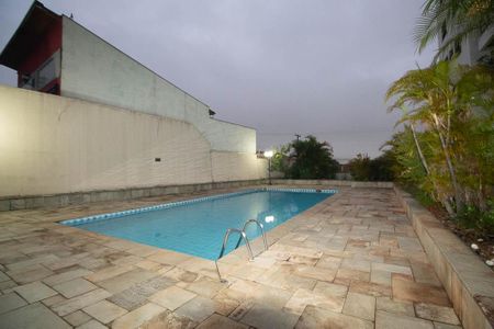 Apartamento à venda com 208m², 4 quartos e 2 vagas Apartamento à venda com 208m², 4 quartos e 2 vagasÁrea comum - Piscina