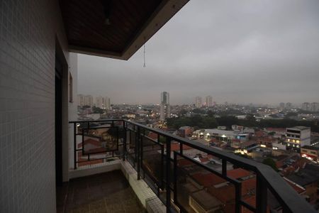 Apartamento à venda com 208m², 4 quartos e 2 vagas Apartamento à venda com 208m², 4 quartos e 2 vagasVaranda