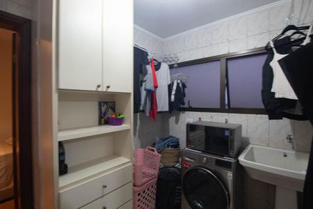 Apartamento à venda com 208m², 4 quartos e 2 vagas Apartamento à venda com 208m², 4 quartos e 2 vagasÁrea de Serviço