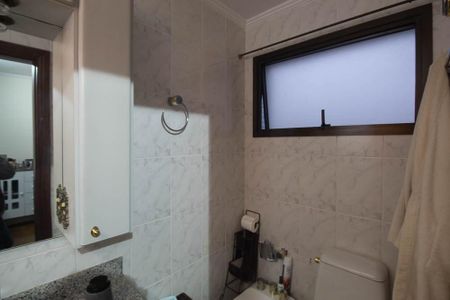 Apartamento à venda com 208m², 4 quartos e 2 vagas Apartamento à venda com 208m², 4 quartos e 2 vagasBanheiro da Suíte