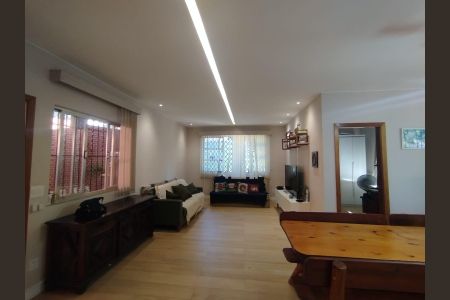 Casa à venda com 144m², 3 quartos e 7 vagas