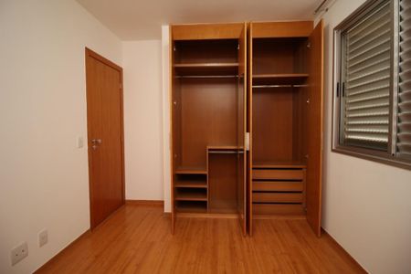 Apartamento à venda com 106m², 3 quartos e 2 vagas Apartamento à venda com 106m², 3 quartos e 2 vagasSegundo Quarto