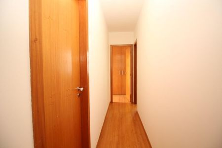 Apartamento à venda com 106m², 3 quartos e 2 vagas Apartamento à venda com 106m², 3 quartos e 2 vagasCorredor íntimo