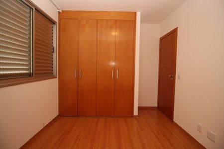Apartamento à venda com 106m², 3 quartos e 2 vagas Apartamento à venda com 106m², 3 quartos e 2 vagasPrimeiro Quarto