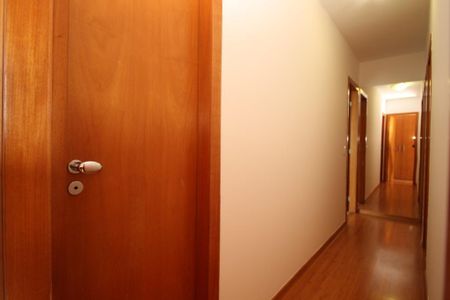 Apartamento à venda com 106m², 3 quartos e 2 vagas Apartamento à venda com 106m², 3 quartos e 2 vagasCorredor íntimo