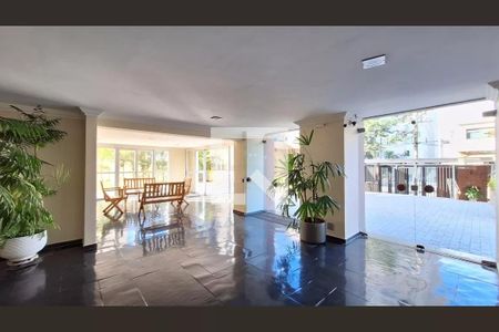 Apartamento à venda com 70m², 2 quartos e 1 vaga Apartamento à venda com 70m², 2 quartos e 1 vagaHall social