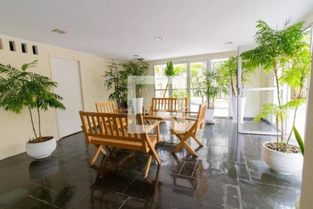 Apartamento à venda com 70m², 2 quartos e 1 vaga Apartamento à venda com 70m², 2 quartos e 1 vagaHall social