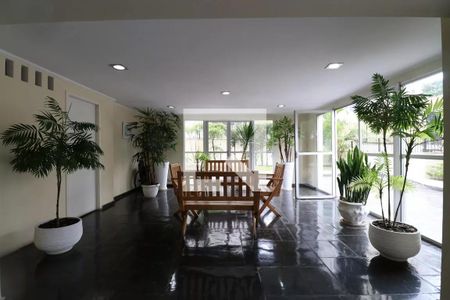 Apartamento à venda com 70m², 2 quartos e 1 vaga Apartamento à venda com 70m², 2 quartos e 1 vagaHall social