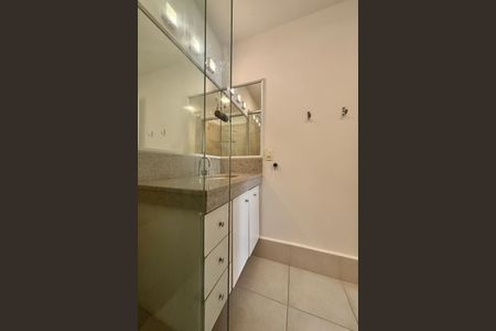 Apartamento à venda com 100m², 3 quartos e 2 vagas Apartamento à venda com 100m², 3 quartos e 2 vagasBanheiro social