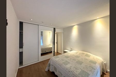 Apartamento à venda com 100m², 3 quartos e 2 vagas Apartamento à venda com 100m², 3 quartos e 2 vagasSuíte