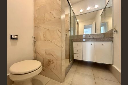 Apartamento à venda com 100m², 3 quartos e 2 vagas Apartamento à venda com 100m², 3 quartos e 2 vagasBanheiro social