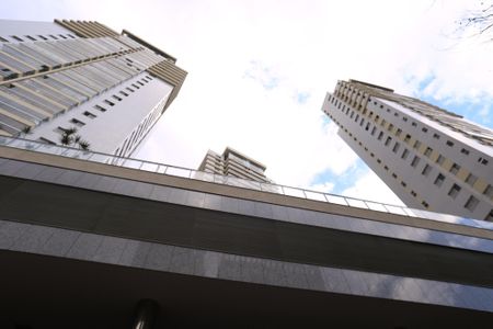 Apartamento para alugar com 197m², 4 quartos e 4 vagas Apartamento para alugar com 197m², 4 quartos e 4 vagasFachada