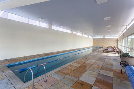 Apartamento para alugar com 197m², 4 quartos e 4 vagas Apartamento para alugar com 197m², 4 quartos e 4 vagasÁrea comum - Piscina