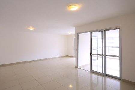 Apartamento para alugar com 197m², 4 quartos e 4 vagas Apartamento para alugar com 197m², 4 quartos e 4 vagasSala