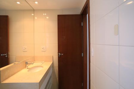 Apartamento para alugar com 197m², 4 quartos e 4 vagas Apartamento para alugar com 197m², 4 quartos e 4 vagasBanheiro da Suíte 1