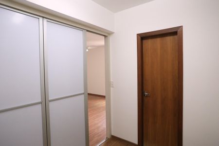Apartamento para alugar com 197m², 4 quartos e 4 vagas Apartamento para alugar com 197m², 4 quartos e 4 vagasCloset da suíte