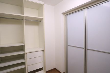 Apartamento para alugar com 197m², 4 quartos e 4 vagas Apartamento para alugar com 197m², 4 quartos e 4 vagasCloset da suíte