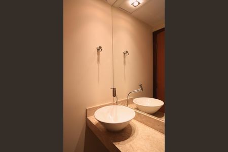 Apartamento para alugar com 197m², 4 quartos e 4 vagas Apartamento para alugar com 197m², 4 quartos e 4 vagasLavabo