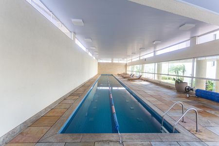 Apartamento para alugar com 197m², 4 quartos e 4 vagas Apartamento para alugar com 197m², 4 quartos e 4 vagasÁrea comum - Piscina