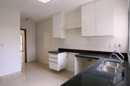 Apartamento para alugar com 197m², 4 quartos e 4 vagas Apartamento para alugar com 197m², 4 quartos e 4 vagasCozinha