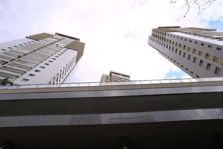 Apartamento para alugar com 197m², 4 quartos e 4 vagas Apartamento para alugar com 197m², 4 quartos e 4 vagasFachada