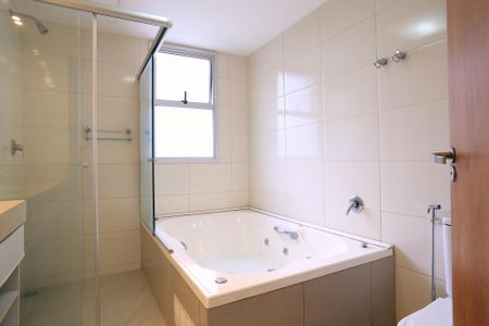 Apartamento para alugar com 197m², 4 quartos e 4 vagas Apartamento para alugar com 197m², 4 quartos e 4 vagasBanheiro da Suíte