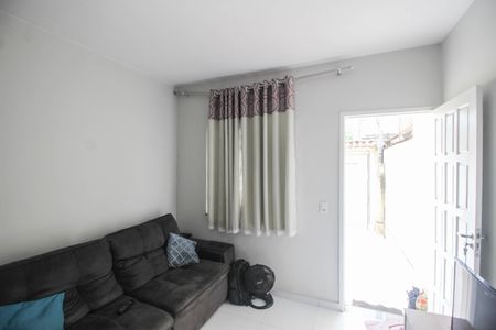 Sala de casa para alugar com 2 quartos, 65m² em Jardim Alvorada, Nova Iguaçu